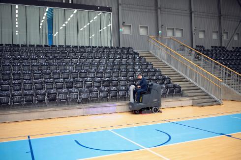 NilfiskSC4000_sports-arena-close-to-edge-ps-WebsiteLarge-JNOTHCS